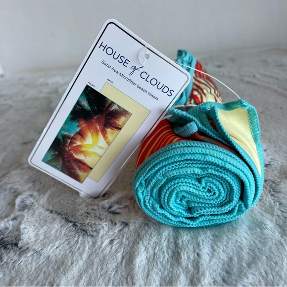 House of Clouds Palm Trees Sand Free
Microfiber Beach Towel New - Picture 5 of 13